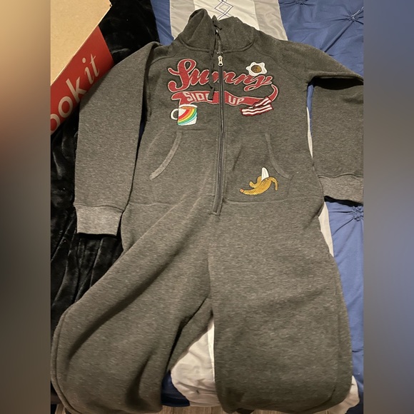 One piece - Picture 2 of 2